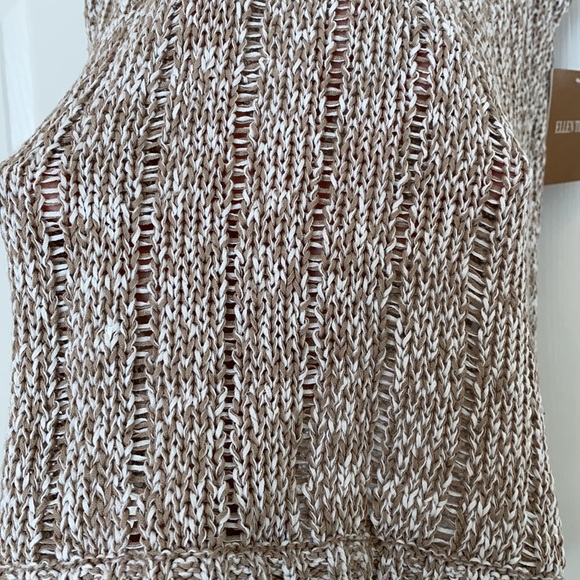NWT. Ellen Tracy sleeveless crew neck soft top - Picture 2 of 7